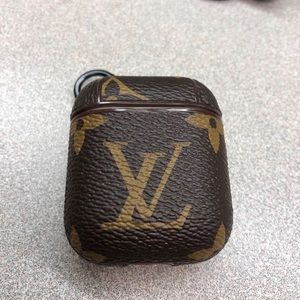 Louis Vuitton apple air pods case